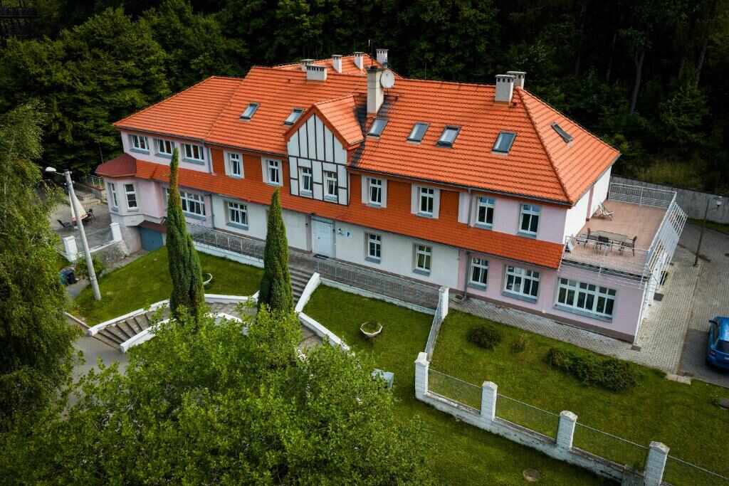 Dworek Szumilas - historic house surrounded by forest